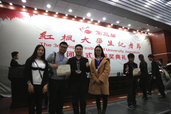 图为永利官网获奖师生合影