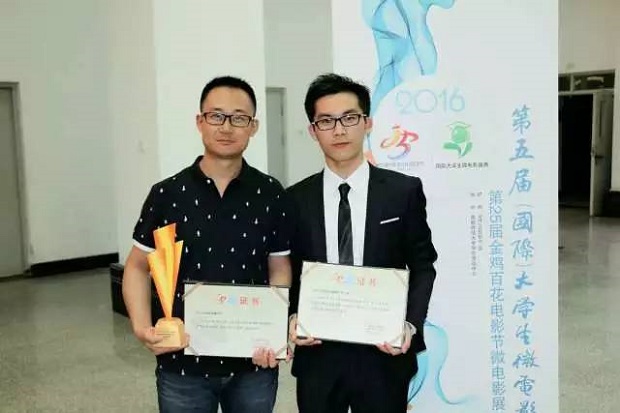 永利官网获奖代表谷雨老师与学生罗仁勇合照